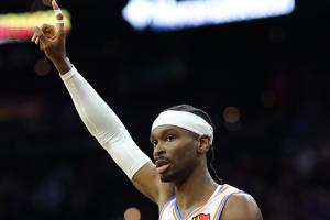 迈克·布朗：亚历山大的身体协调性不可思议 他知道如何搏得哨声