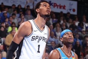 激烈竞争！MVP前二今天同砍40+！亚历山大25罚21中 文班仅4罚