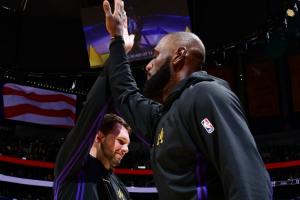 谢谢魔术！太阳输球 湖人正式锁定季后赛席位和太平洋分区冠军