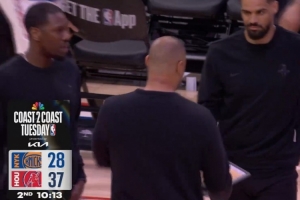 最多落后17分！尼克斯次节内外开花轰7-0 追到个位数分差打停火箭