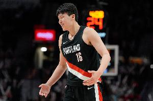 命中率略低其他都不错！杨瀚森打满最后10分45秒 5中1得6分4板1帽