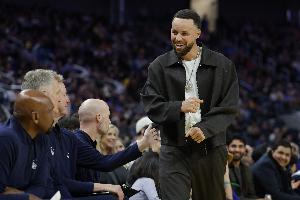 科尔：我不完全确定库里周一是否复出 但不排除这种可能性