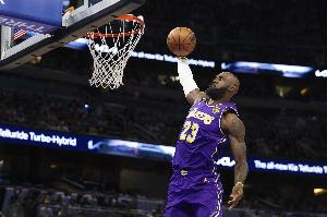 名记：湖人确实有兴趣让詹姆斯回归 薪资数额是最重要决定因素