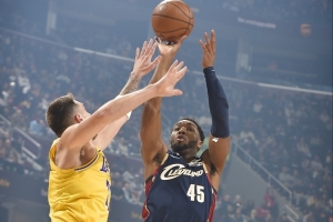 NBA彩经：火箭击退尼克斯 湖人拿下骑士 快船战胜开拓者