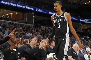 追梦：文班想要从SGA手里抢走MVP 还需要几场标志性的表现