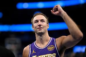 10中7得19分！肯纳德：我就是顺着比赛节奏打 不勉强出手