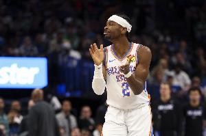 稳得很！亚历山大半场8中4轻松拿下16分1板1断