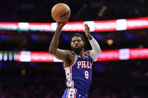 状态挺好！保罗·乔治首节10分钟6中4贡献11分 三分4中2