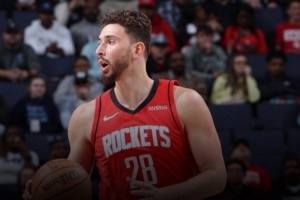 单季场均20+9+6+1+1：申京或成历史第4人 比肩伯德/KG/字母哥