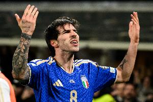 电讯报：曼联和曼城都在关注托纳利 纽卡态度是1亿镑可以将人带走