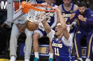 优秀！海斯最近3场场均16.7分8.3板 投篮命中率86.4%