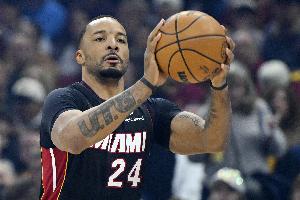 热火迎战76人 鲍威尔缺阵 维金斯&哈克斯&希罗出战