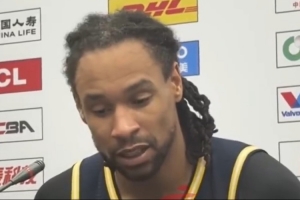 萨林杰：遇到困难需要有人站出来 今天我们攻防两端都找到了节奏