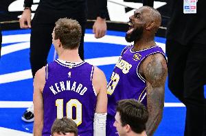 肯纳德：高个子打高尔夫很难 但勒布朗的控制力令人印象深刻