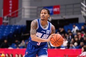 冲锋陷阵！约瑟夫·杨半场11中9砍下22分4助 次节9中8独得18分