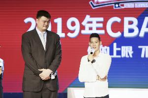 路威：之前外籍球员就姚明&林书豪&斯科拉几个 现在超巨都外国人