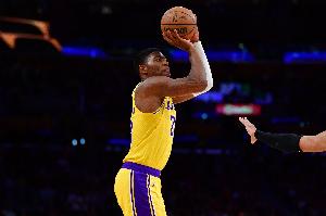 两个终结点！八村塁上半场3中3拿到8分4板 肯纳德5中3拿到7分2板