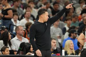 篮板领先20个 米奇：篮板一直是重点 球队上下都需要意识到这一点