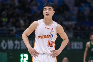 填满数据栏！黎伊扬12投7中&三分7中3得到19分1板7助2断1帽