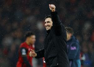 记者：伊劳拉尚未敲定未来去向，他依然是毕巴帅位的主要竞争者