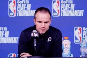 【完整版】太阳主帅：格林出手时机不错 但霍勒迪的干扰很出色