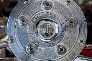 图片报：拜仁将获得扩展版德甲冠军奖盘，此前已无空间刻球队名字