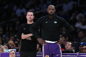 雷迪克：我们有很多进攻选择 会灵活切换 不会只依赖詹姆斯单打