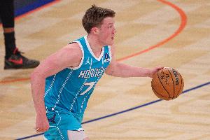 欢迎来到真正的NBA~常规赛三分王克尼佩尔附加赛首节5中0吞蛋