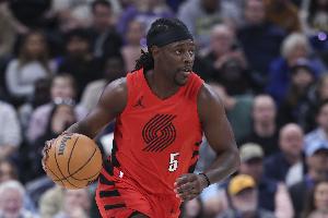 霍勒迪在雄鹿和绿军的首年均夺冠 在开拓者首年率队闯进季后赛