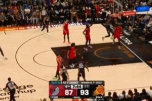 打疯了！杰伦·格林空切反跑双手暴扣 个人已经得到30分！