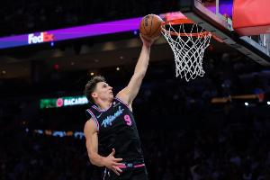 二年级！拉松本赛季场均11.4分3.5板 命中率49.6%