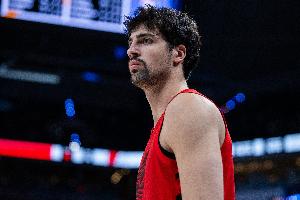 不愧是全明星！阿夫迪亚上半场11中7砍下16分7助 罕见无罚球得分