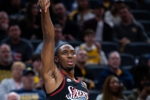 你也想起舞吗？马克西弧顶华丽脚步甩开防守 准压哨三分手起刀落