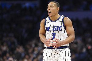 霸王龙！贝恩上半场8中5得到19分1板3助&得分两队最高 罚球9中8