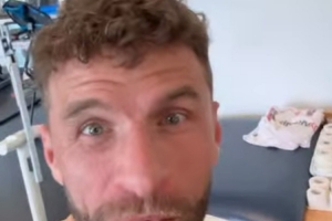 穆勒与温哥华白浪队友观看拜仁vs皇马直播，社媒晒观赛视频