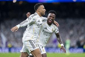 欧冠历史只有皇马在客战拜仁的比赛中上半场打进3球，还是两次