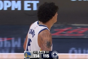 桑托斯摆脱防守突入篮下上空篮得到2分 双方分差仅剩1分啦