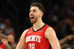 乌度卡：申京能用多种方式统治比赛 我们需要他保持全明星水准