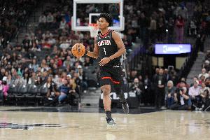 阿门：防守詹姆斯非常令我兴奋 无论教练让我去防谁我都会去防