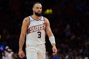 效率极低！狄龙半场13中3拿到12分3助 3犯&正负值-15