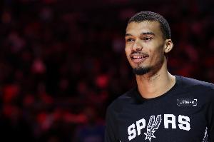 解说：文班亚马真的太夸张了 克林根完全被压制&毫无存在感