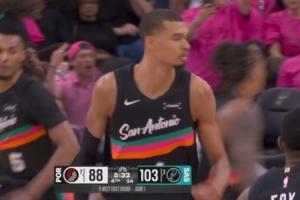 文班拆炸弹撤步三分再轰进！35分超邓肯 队史季后赛首秀得分纪录