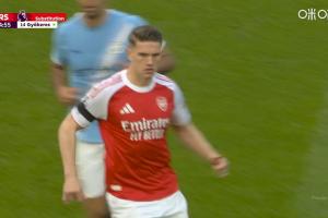 阿森纳也做出换人调整：约克雷斯登场换下苏维门迪