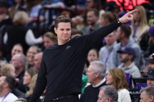 卫冕冠军小哭会儿~爵士的顺位不会跌出前8 今年首轮签不用给雷霆