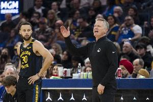 队记：库里不会介入科尔去留决策 就像此前对待克莱和迈尔斯离队