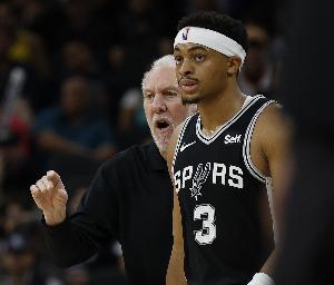 凯尔登：波波维奇一直信任我 他是我见过最有爱最真诚最体贴的人