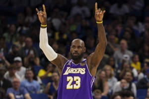 帕森斯：詹姆斯能无缝切换各种角色 总能成为球队最需要的版本