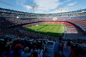 记者：导致巴萨中断比赛接受医疗的球迷是六旬男性，目前情况稳定