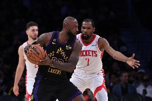 墨菲：詹姆斯在利用头脑和经验打球 他是比赛战略家