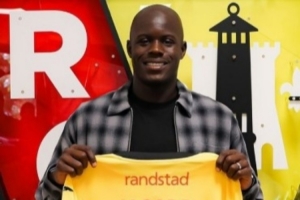 记者：利雅得新月有意免签马朗·萨尔，英格兰俱乐部也对他感兴趣